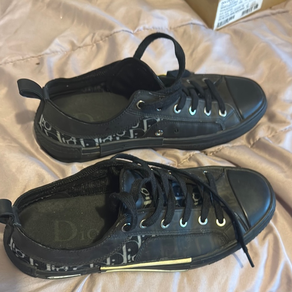 Black Sneakers